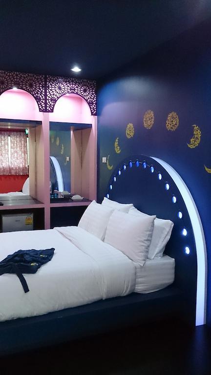 De Ja Moon Hostel チエンマイ 部屋 写真